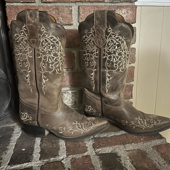 Laredo Shoes - Laredo Brown Embroidered Leather Western Heeled Boots
